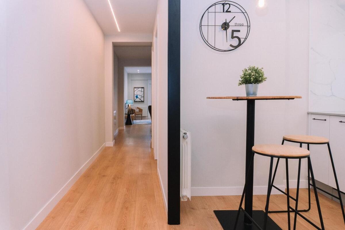 Apartamento Amplio Con Luz Y Encanto By