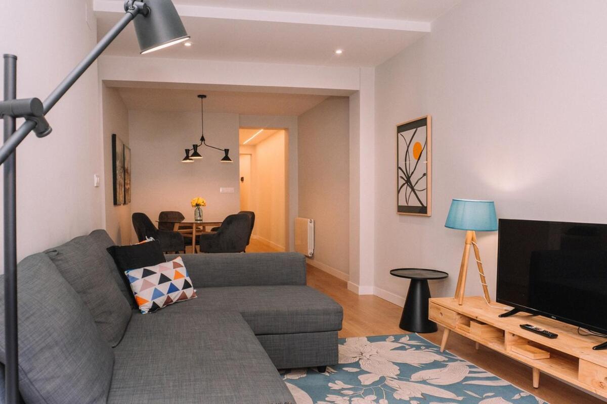 Apartamento Amplio Con Luz Y Encanto By